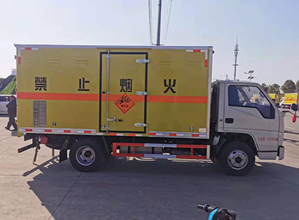 叉河镇爆破器材运输车